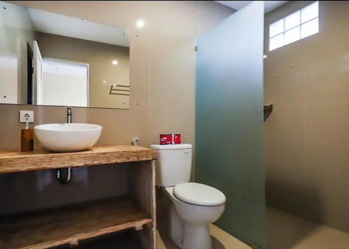 Utu Apartments/ 3rd Floor: Modern In Center Pensión Ubud